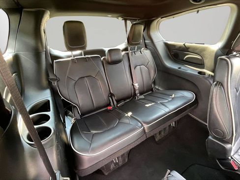 Used 2025 Chrysler Pacifica Limited FWD image 26
