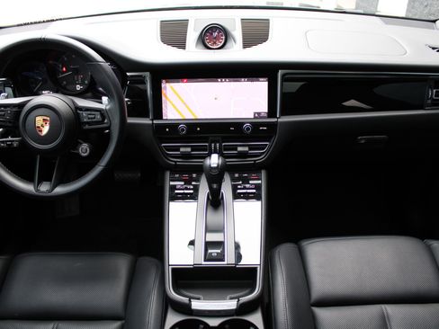Certified 2023 Porsche Macan Turbo image 23
