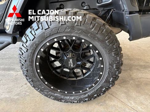 Used 2018 Jeep Wrangler Unlimited Sahara w/ Uconnect 4C Nav & Sound Group AWD/4WD image 6
