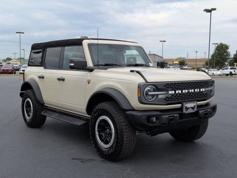 Certified 2025 Ford Bronco Badlands AWD/4WD image 1