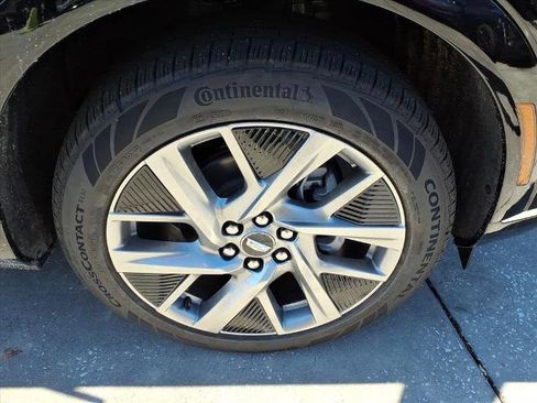 New 2026 Cadillac Optiq Luxury 1 image 7