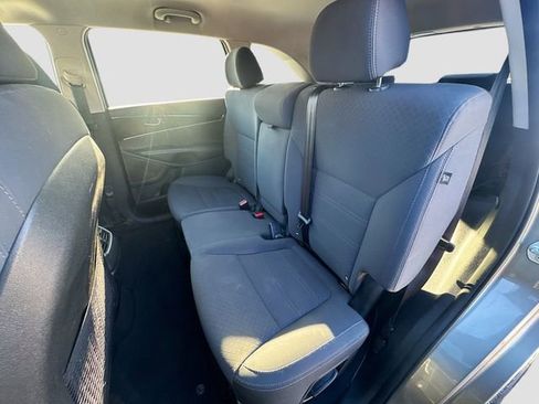 Used 2018 Kia Sorento LX image 22