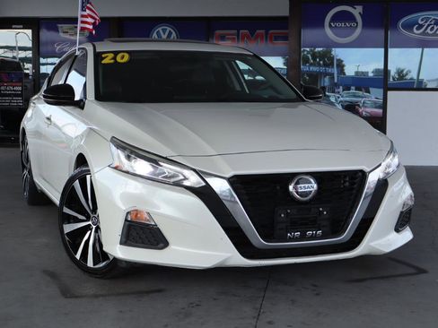 Used 2020 Nissan Altima 2.5 SR w/ Premium Package image 2