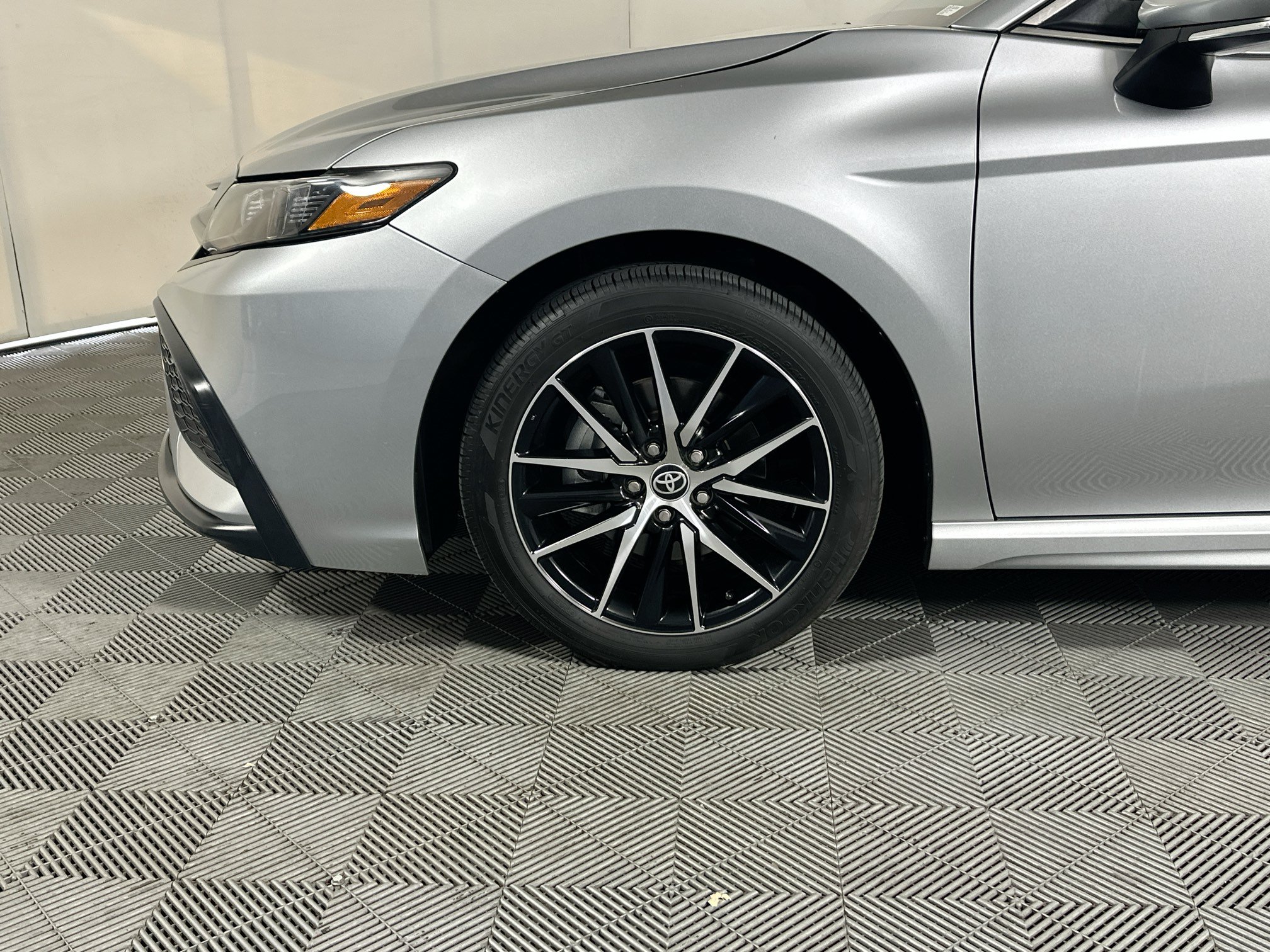 Used 2024 Toyota Camry SE FWD image 11