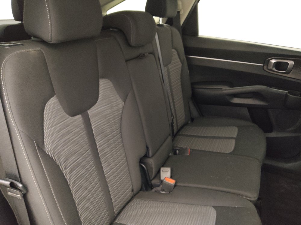 Used 2021 Kia Sorento LX AWD/4WD image 19