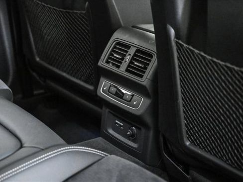 Certified 2024 Audi Q5 e Prestige image 18