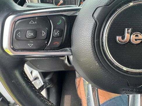 Used 2018 Jeep Wrangler Unlimited Sahara w/ Dual Top Group AWD/4WD image 22