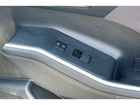 Used 2021 Toyota Highlander L FWD image 22