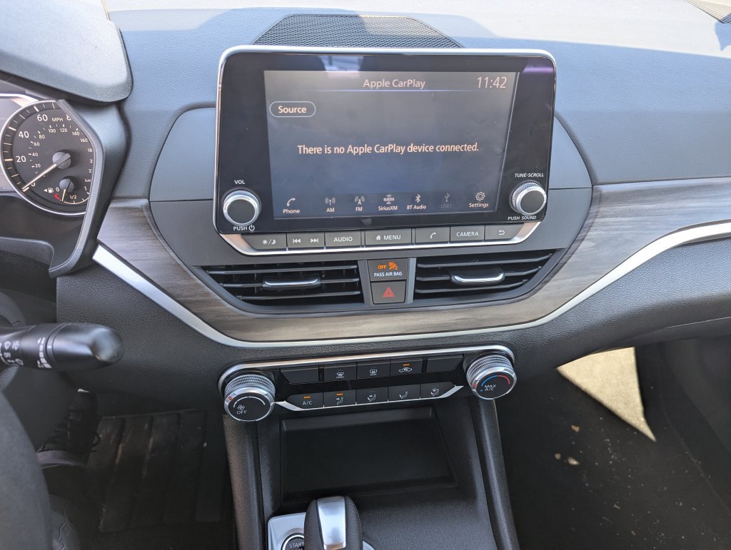 Used 2025 Nissan Altima 2.5 SV FWD image 16