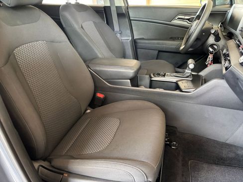 Used 2025 Kia Sportage LX FWD image 34