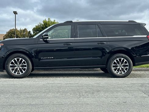 Used 2025 Ford Expedition Max Platinum AWD/4WD image 2