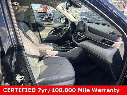 Used 2022 Toyota Highlander XLE image 9