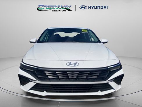 New 2026 Hyundai Elantra SE image 3