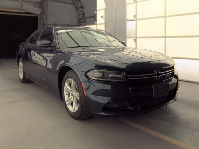 Used 2015 Dodge Charger SE RWD image 2