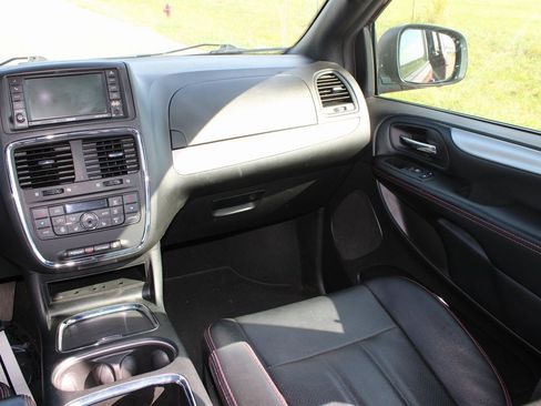 Used 2019 Dodge Grand Caravan GT image 32
