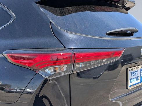 Used 2022 Toyota Highlander XLE image 7