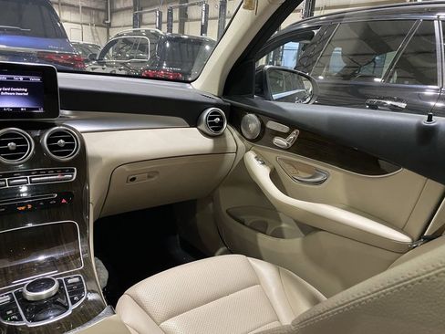 Used 2018 Mercedes-Benz GLC 300 image 4