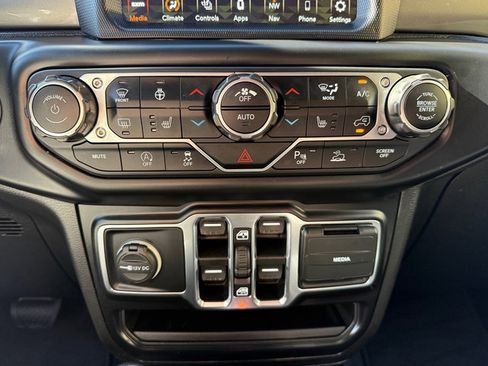 Used 2022 Jeep Wrangler Unlimited Sahara w/ Cold Weather Group image 27