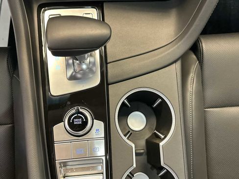 Certified 2025 Genesis G70 2.5T image 28