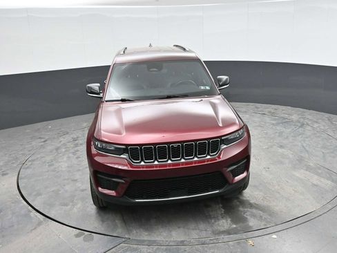 Used 2022 Jeep Grand Cherokee Altitude AWD/4WD image 35