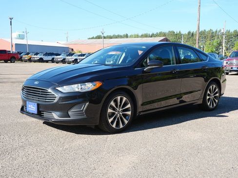 Used 2019 Ford Fusion SE AWD/4WD image 2