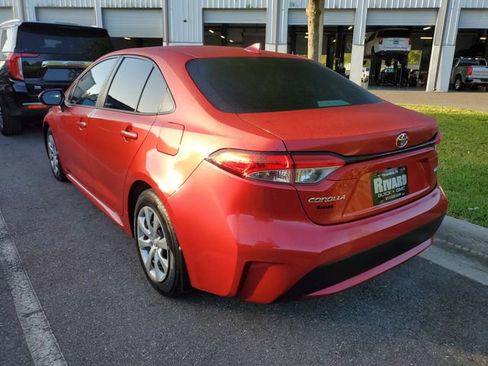 Used 2021 Toyota Corolla LE FWD image 3