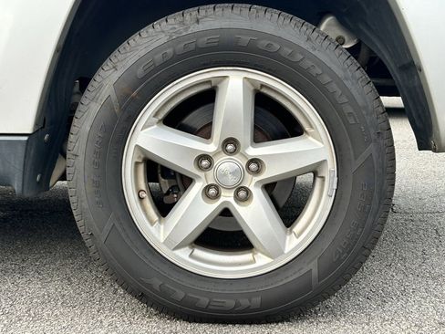 Used 2010 Jeep Liberty Limited w/ Chrome Accents Group image 4