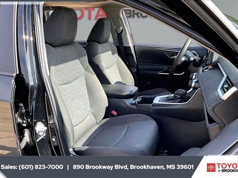 Used 2022 Toyota RAV4 XLE w/ Convenience Package AWD/4WD image 6