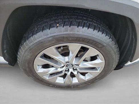 Used 2020 Toyota RAV4 XLE Premium FWD image 10