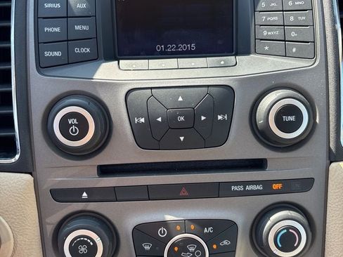 Used 2016 Ford Taurus SE image 16