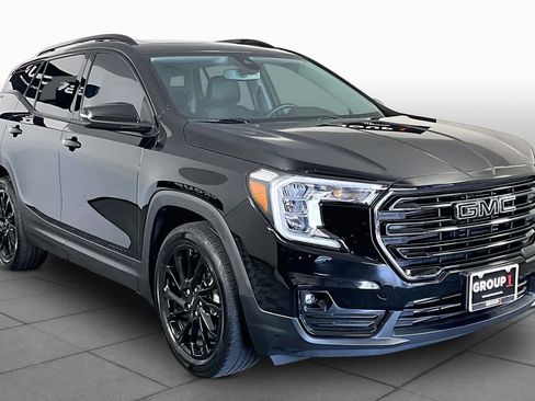 Used 2024 GMC Terrain SLT w/ Elevation Edition FWD image 3