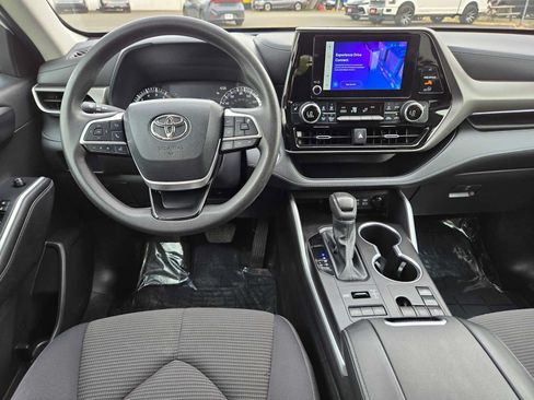 Used 2024 Toyota Highlander XLE AWD/4WD image 18
