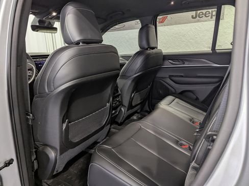 Used 2025 Jeep Grand Cherokee Limited w/ Trailer Tow Package AWD/4WD image 13