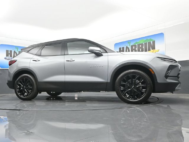 New 2026 Chevrolet Blazer LT w/ LPO, Black Sport Package FWD image 24