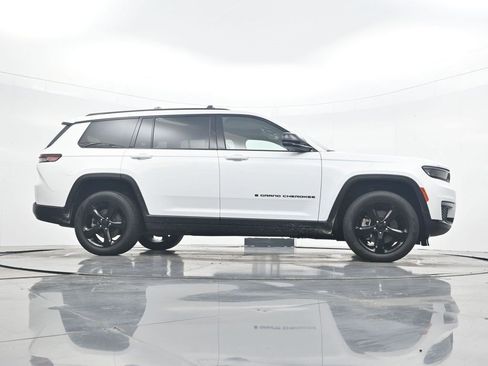 Used 2023 Jeep Grand Cherokee L Limited w/ Black Appearance Package AWD/4WD image 29