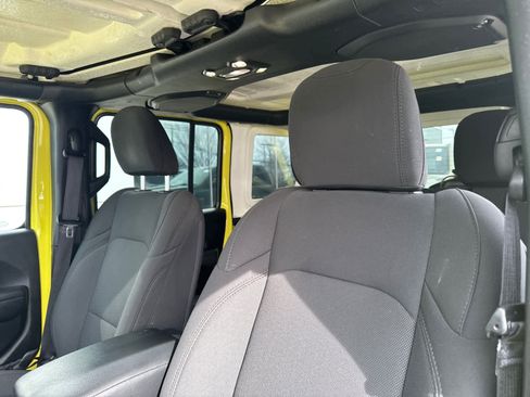 Used 2023 Jeep Wrangler Unlimited w/ Convenience Group image 14
