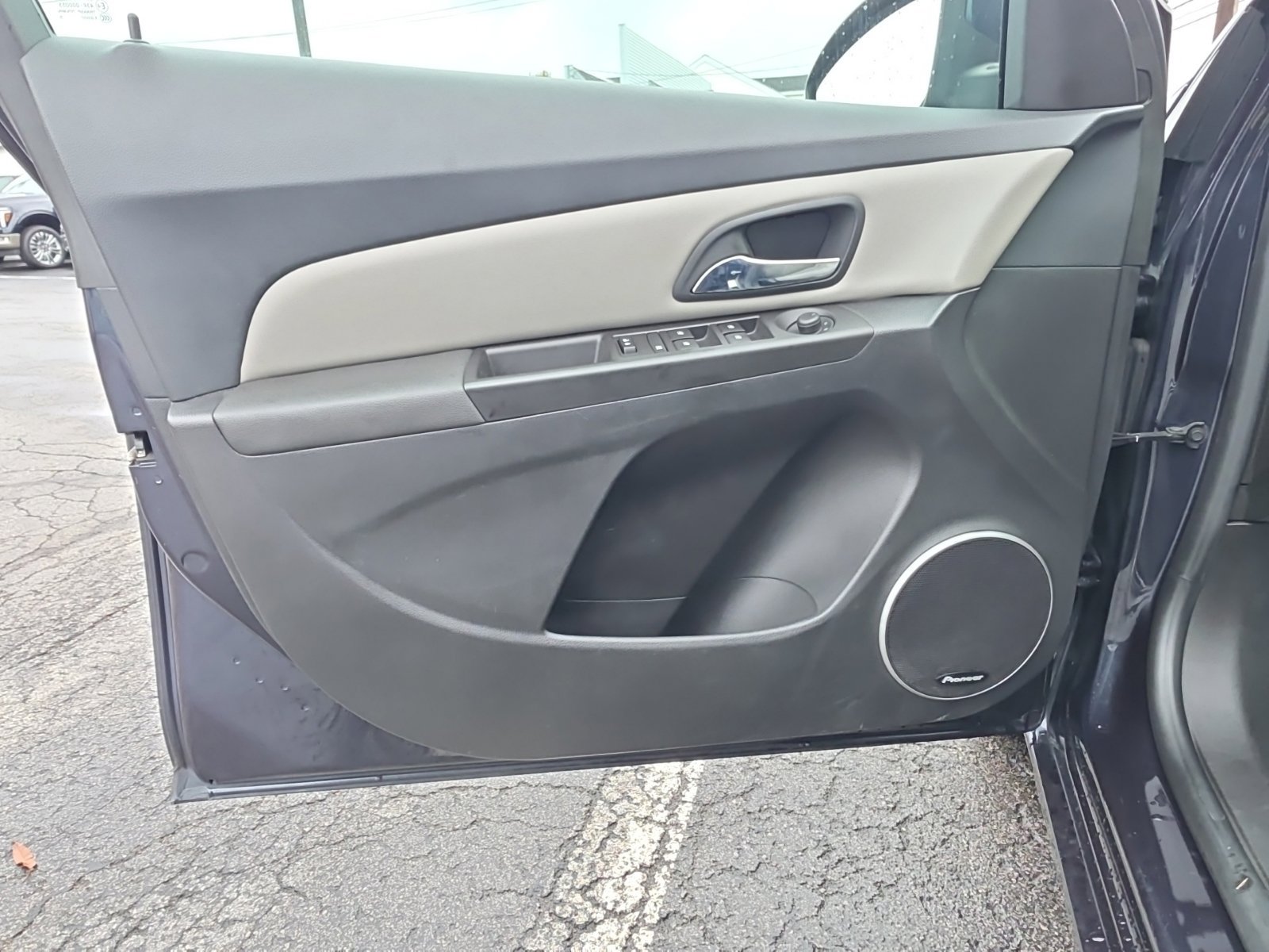 Used 2016 Chevrolet Cruze LT w/ Sun And Sound Package FWD image 19