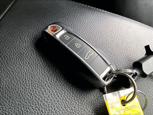 Used 2021 Porsche Cayenne image 15