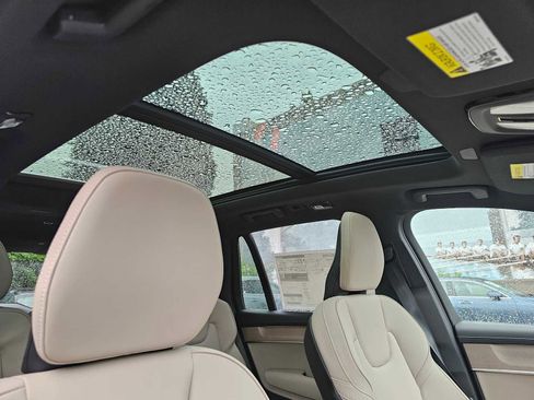 New 2026 Volvo XC90 B6 Plus w/ Protection Package Premier AWD/4WD image 11