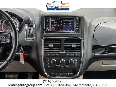 Used 2019 Dodge Grand Caravan SXT FWD image 12