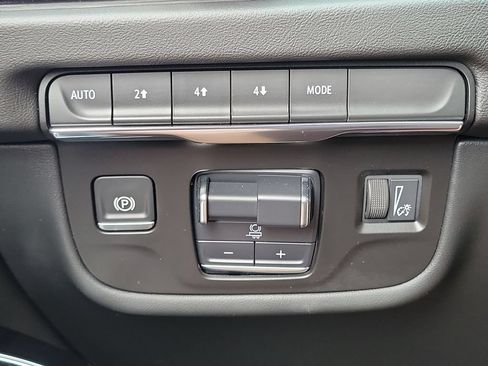 Certified 2025 Cadillac Escalade ESV Sport AWD/4WD image 17