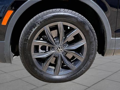 Used 2023 Volkswagen Tiguan SE image 11