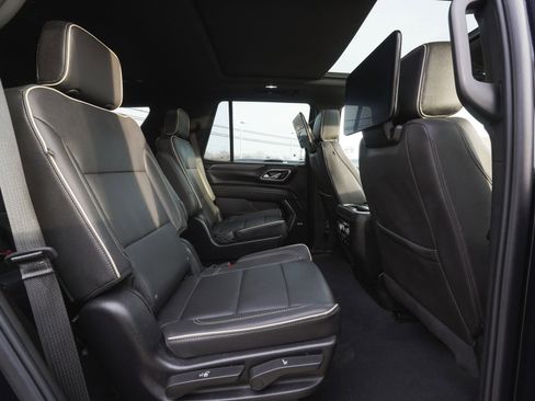 Used 2023 GMC Yukon SLT w/ SLT Premium Package image 39