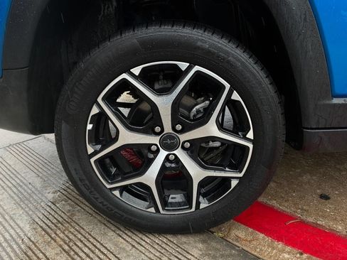 Used 2025 Jeep Compass Limited AWD/4WD image 9