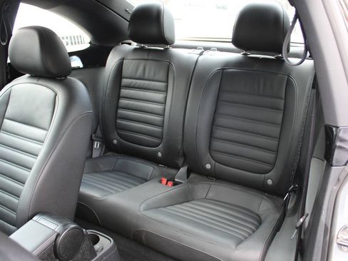 Used 2012 Volkswagen Beetle 2.0T FWD image 33