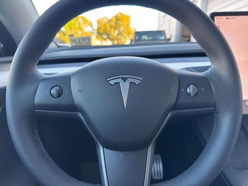 Used 2023 Tesla Model Y Performance image 23