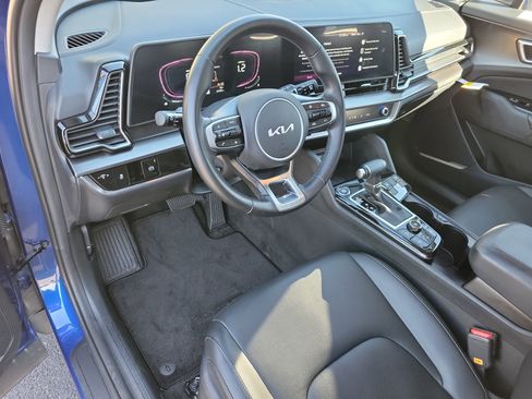Used 2025 Kia Sportage EX image 3