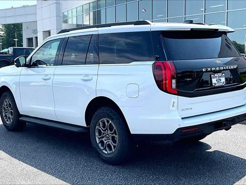 New 2026 Ford Expedition Active RWD image 3