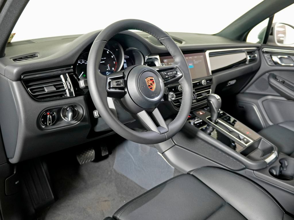 Used 2026 Porsche Macan AWD/4WD image 4