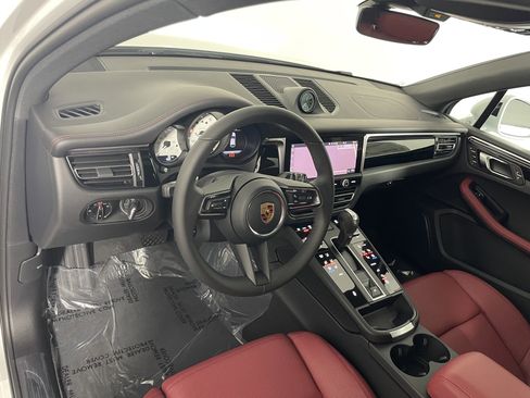 New 2026 Porsche Macan image 4
